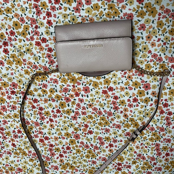 Michael Kors Handbags - Michael Kors crossbody bag